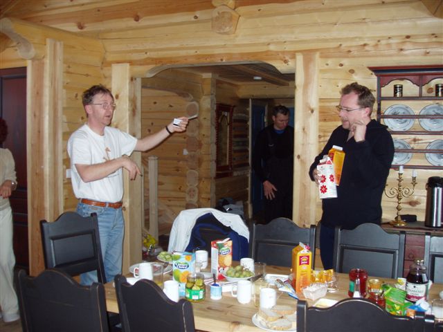 Bruce explains muffins to Simon Bruce explains muffins to Simon